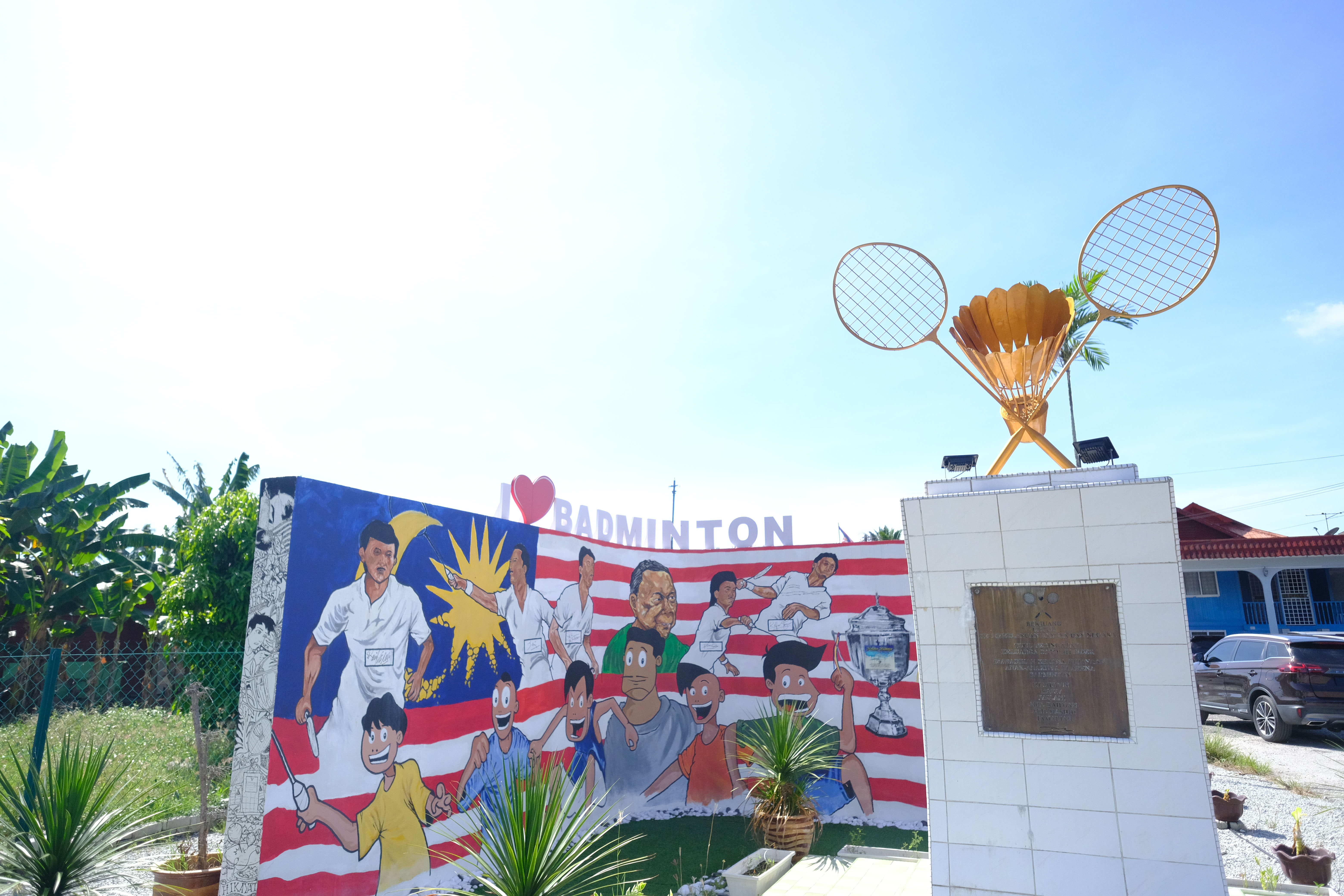 Tugu Badminton Anak-Anak Sidek